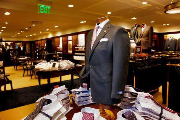 Từ Brooks Brothers gục ngã vì COVID-19, đến dấu chấm hết cho thời trang cổ cồn? - Ảnh 2. Từ Brooks Brothers gục ngã vì COVID-19, đến dấu chấm hết cho thời trang cổ cồn? - Ảnh 2.