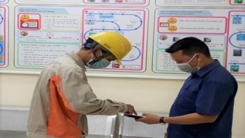EVNNPC triển khai nhiều giải pháp đẩy mạnh thanh toán tiền điện không dùng tiền mặt