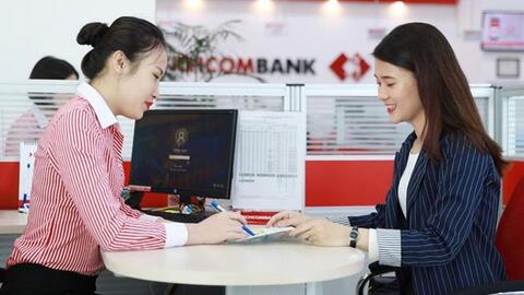 Không chỉ lãi tỷ USD, thị trường còn "choáng" với mức lương, thưởng ở Techcombank