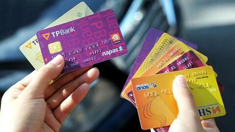 Thẻ ATM ngân hàng không dùng trong bao lâu thì bị khóa?