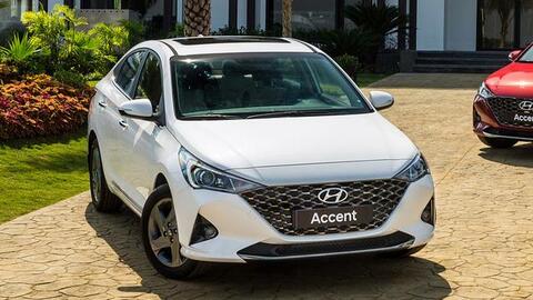 Hyundai Accent biển sảnh giá 500 triệu lên 1,4 tỷ, dân mạng thốt lên: "Phải 2 tỷ mới đáng"