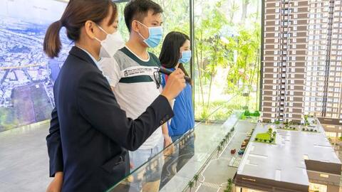 Người mua “nương tựa” vào đâu giữa bối cảnh ngân hàng siết vay bất động sản?
