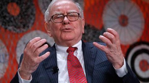 Warren Buffett xuống tiền gom mạnh cổ phiếu dầu khí, bán bớt cổ phiếu ngân hàng