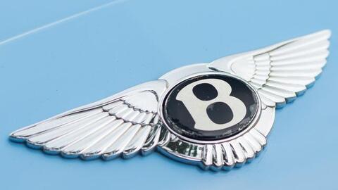 Là chiếc Bentley Continental GTC đầu tiên về Việt Nam 15 năm trước, siêu phẩm một thời giờ chỉ có giá 3 tỷ đồng