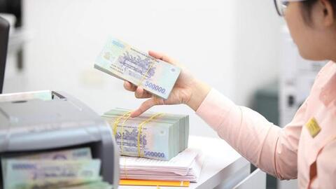 Lãi suất huy động tăng: “Kìm” lãi suất cho vay thế nào?
