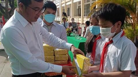 Đoàn TN Thủy điện An Khê - Ka Nak với chương trình ‘Cắp sách đến trường cùng học sinh nghèo’