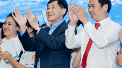 Ông Johnathan Hạnh Nguyễn, Tiên Nguyễn trao học bổng dự án “Ươm mầm tương lai”