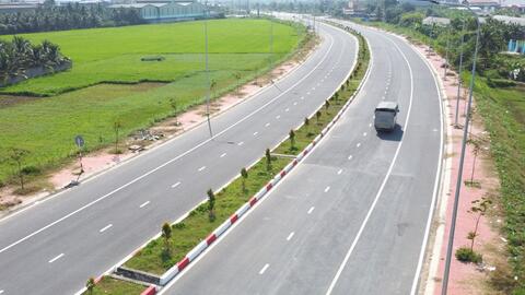 Những tuyến đường huyết mạch góp phần phát triển kinh tế - xã hội