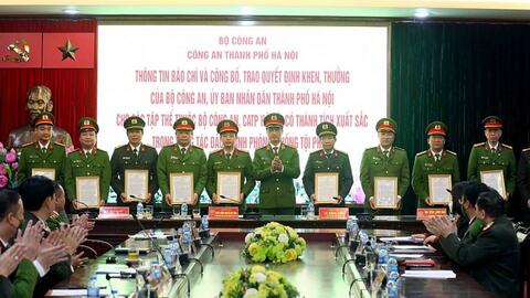 Tặng bằng khen 4 cá nhân có thành tích trong phòng, chống tội phạm