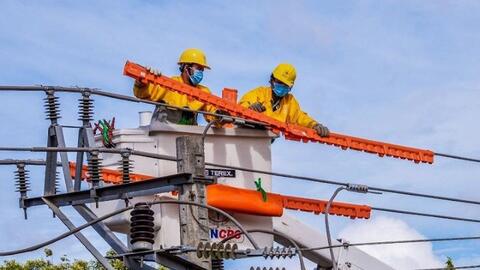 EVN tăng giá bán lẻ điện thêm 4,5%, DN ngành điện hút tiền, cổ phiếu nổi sóng dù VN-Index có lúc giảm hơn 10 điểm