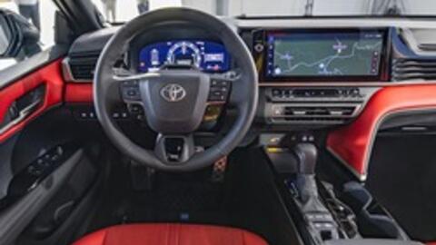 Báo Mỹ đánh giá nội thất Toyota Camry 2025: "Hiện đại, dễ dùng, không còn cảm giác bị cắt trang bị với bản thấp"