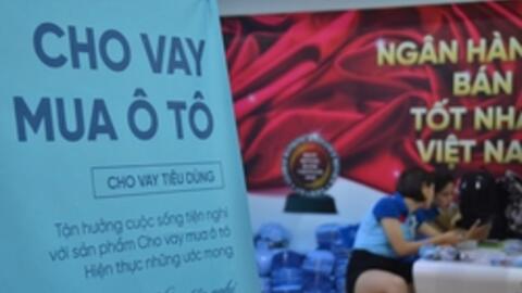 Chật vật thu hồi nợ vay tiêu dùng