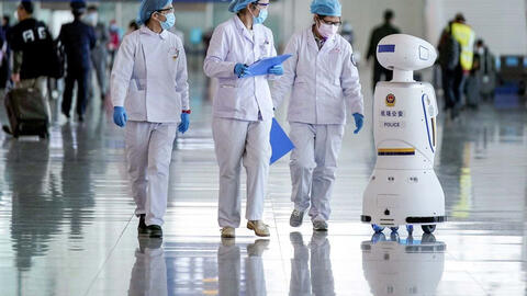 Robot dần ‘song hành’ với con người
