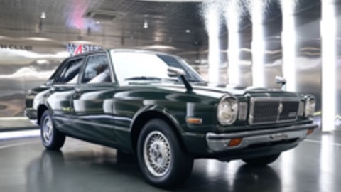 Thợ Việt ‘lột xác’ Toyota Cressida 45 năm tuổi chơi Tết: Toàn bộ gầm phải làm lại, sơn mất 1 tháng, nhiều chi tiết thủ công
