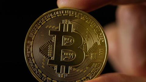 Bitcoin gần ngưỡng 74.000 USD