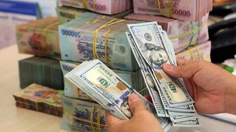 Sáng 16/4, giá USD ngân hàng tiếp tục tăng kịch trần dù NHNN nâng mạnh tỷ giá trung tâm