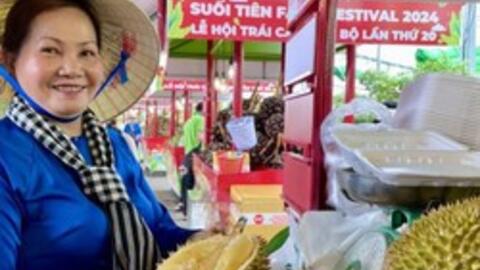 Sầu riêng, vải thiều, bơ khổng lồ... rẻ bất ngờ, khách tấp nập "mua sập sàn"