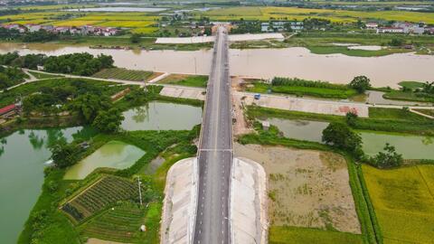 Cầu gần 400 tỷ làm xong cả năm nay vẫn “đắp chiếu”, lãnh đạo Bắc Ninh nói gì?