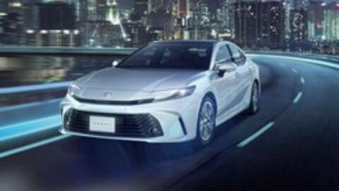Toyota Camry 2025 được bổ sung... động cơ xăng cũ, yếu hơn bản hybrid nhưng nhiều thị trường vẫn chuộng