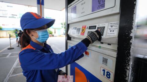Giá xăng RON95-III giảm xuống ngưỡng 20.563 đồng mỗi lít