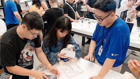 Người Việt chi hơn 19.000 tỷ đồng để mua điện thoại trong 2 tháng đầu năm, iPhone bỏ xa Samsung