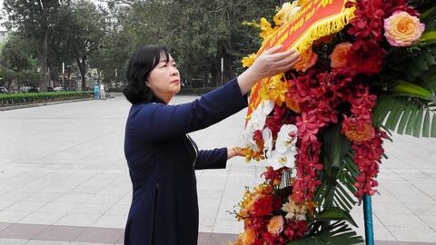 Lãnh đạo TP Hà Nội dâng hoa tưởng nhớ lãnh tụ V.I.Lênin