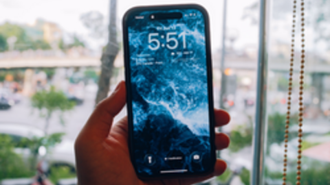Tại sao bạn không nên cài đặt iOS 26 lúc này?