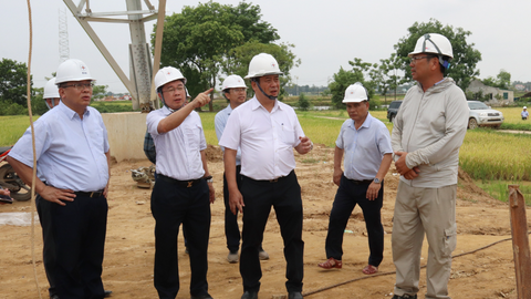 Đảm bảo an toàn lao động trong dựng cột, kéo dây Dự án đường dây 500kV mạch 3 từ Quảng Bình đến Phố Nối