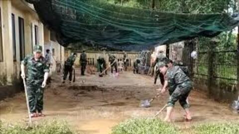 Vệ sinh môi trường, ngăn chặn nguy cơ dịch bệnh bùng phát sau lũ