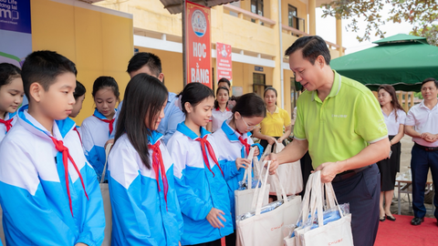 Chubb Life Việt Nam hỗ trợ học sinh Thái Nguyên sau mưa bão