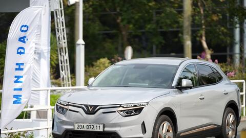 VinFast VF 8: Mạnh mẽ như xe sang, giá chỉ bằng SUV hạng C