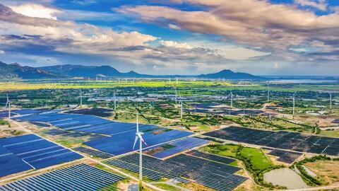 Toàn cảnh ngành năng lượng Việt Nam 2025 - Bước ngoặt của kỷ nguyên kiến tạo và cạnh tranh