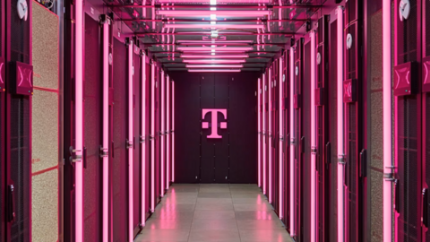 Siêu nhà máy AI đủ sức tiếp chuyện 450 triệu dân EU cùng lúc