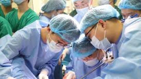 Chuyên gia Việt Nam và Hoa Kỳ trình diễn kỹ thuật vNOTES trong điều trị ung thư phụ khoa