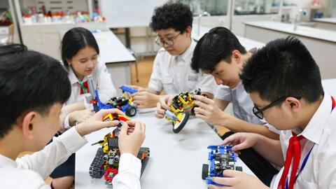Bồi dưỡng tài năng trẻ trong lĩnh vực lập trình, công nghệ và chế tạo robot
