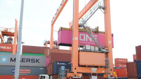 Xuất nhập khẩu tiến sát 300 tỷ USD: Động lực tăng trưởng mới