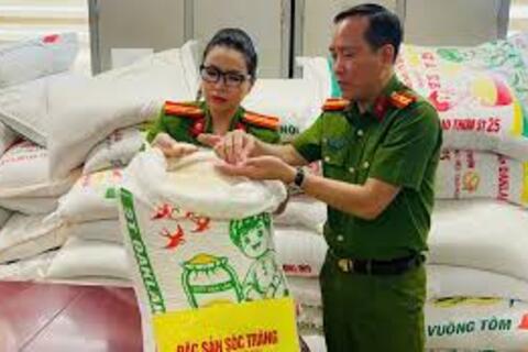 Cao điểm chống buôn lậu: Khởi tố 2 chủ cửa hàng kinh doanh gạo giả thương hiệu ST25