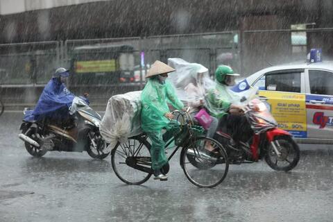 Mưa lớn tiếp tục bao trùm miền Bắc