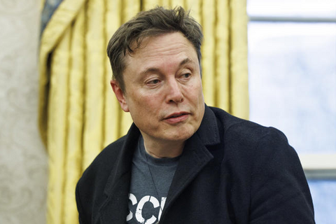 ‏Nếu Elon Musk tặng mỗi người Mỹ 100 USD, ông sẽ còn lại bao nhiêu?
