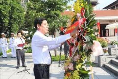 Dâng hương nhân kỷ niệm 113 năm Ngày sinh Tổng Bí thư Nguyễn Văn Cừ