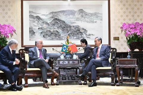 Trung Quốc muốn tăng cường phối hợp với Brazil và BRICS chống chủ nghĩa đơn phương