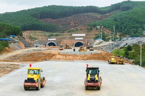 Đẩy nhanh tiến độ thi công cao tốc Quảng Ngãi - Hoài Nhơn, không để xảy ra khiếu kiện kéo dài