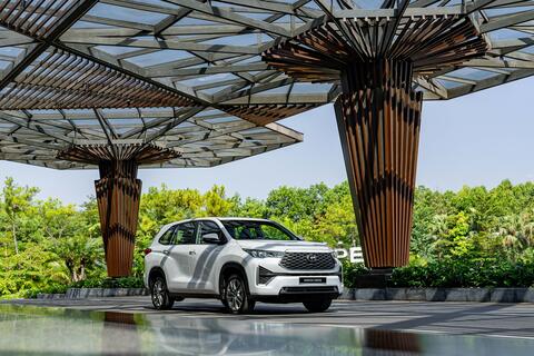 Sắp có thêm phiên bản Toyota Innova Cross giá rẻ tại Việt Nam