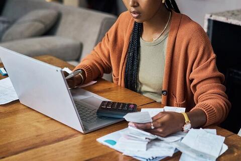 Kinh nghiệm quốc tế về quản lý thuế nội dung số: Việt Nam học được gì?