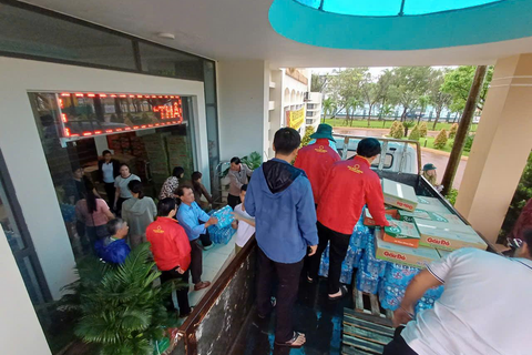 Tập đoàn Hoa Sen khẩn cấp đưa nhu yếu phẩm cứu trợ miền Trung
