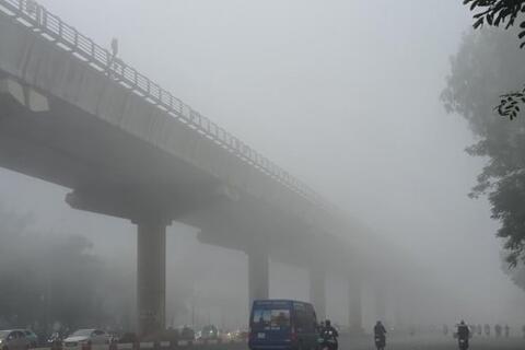 Bụi mịn, ô nhiễm không khí bủa vây đời sống người dân Hà Nội