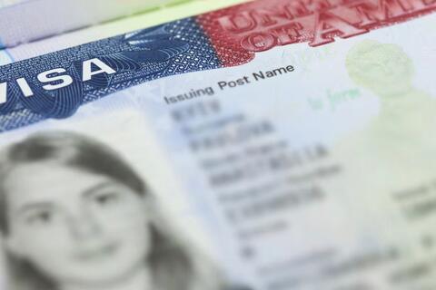 Mỹ tạm dừng cấp thị thực định cư cho công dân từ 75 quốc gia