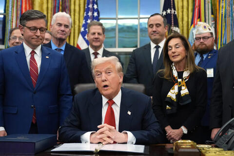 Mỹ triển khai phương án mở cửa lại Chính phủ