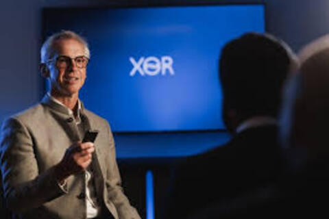 Hutch Hutchison: "Cha đẻ" Vertu hay nhà sáng lập điện thoại xa xỉ XOR?