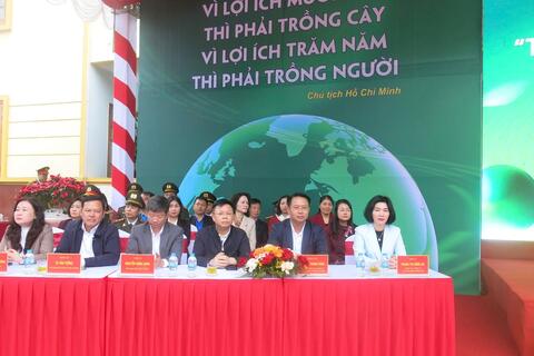 Chủ tịch HĐND TP Phùng Thị Hồng Hà dự Tết trồng cây tại Hà Đông